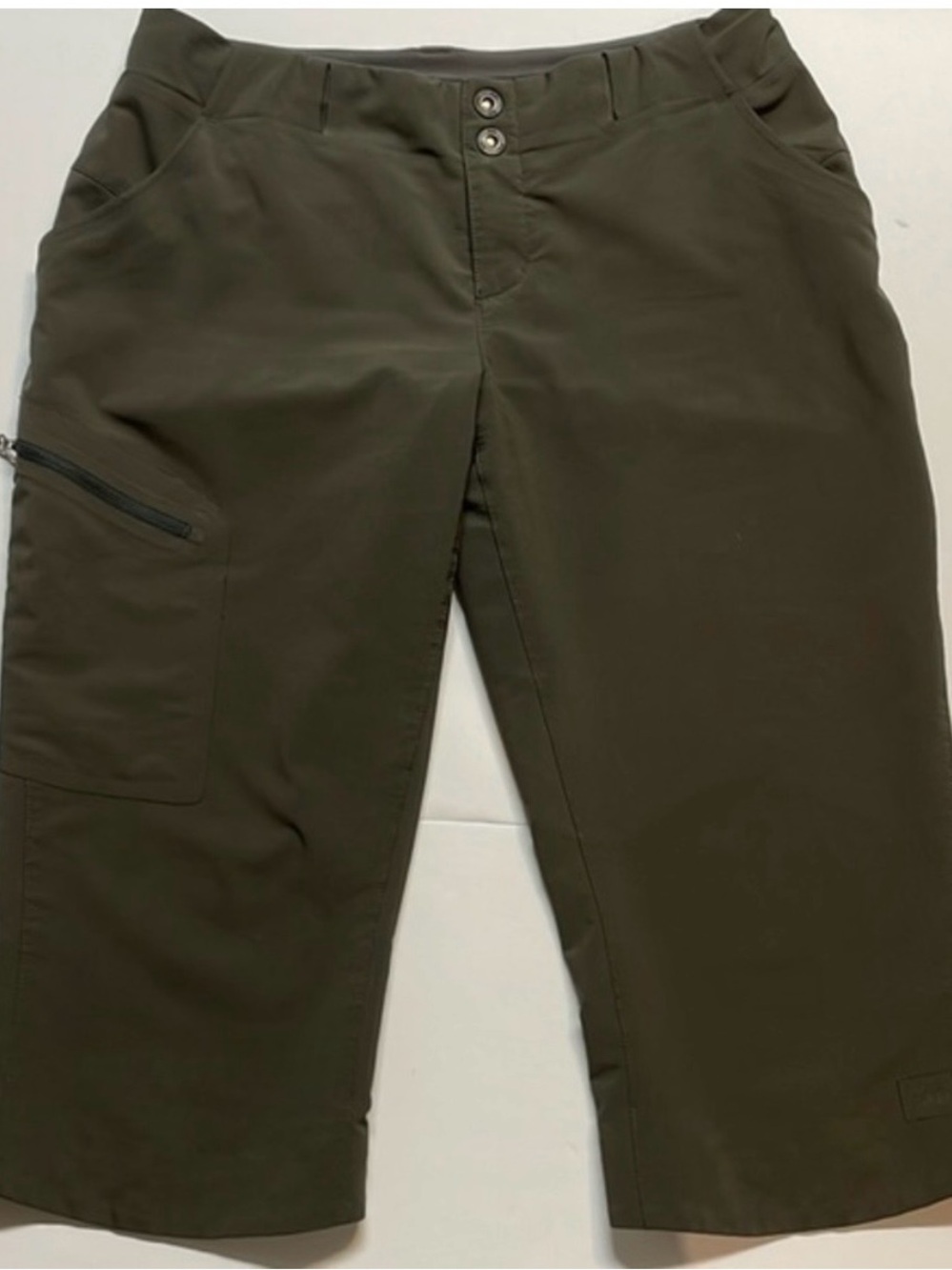 REI Pants Capri Women’s Olive Grey Cropped Snap Button Pocket Hiking Sz 4